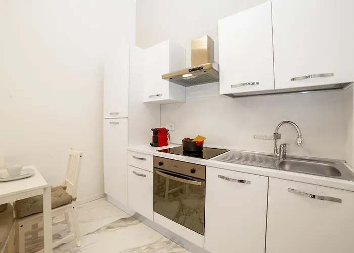 Bright '44' Cosy And *